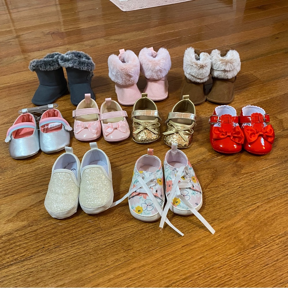 THIRTY SIX ITEMS! 20 Pair of shoes, 6 Hats & 10 Pair of Socks